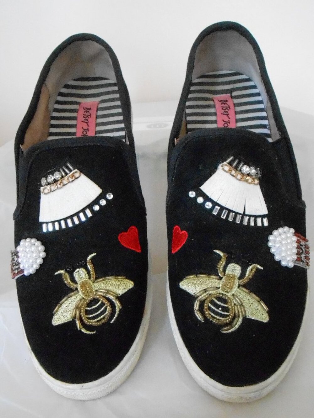 Betsey Johnson Coopers Black Suede Popcorn Bumblebees LOVE Sneakers Sz-7.5M